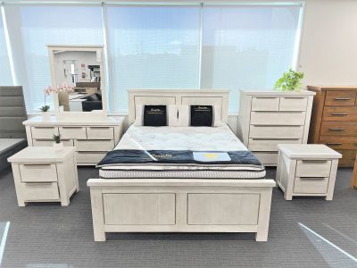 Lincoln Soild Wood 4-Piece Queen Bedroom Set