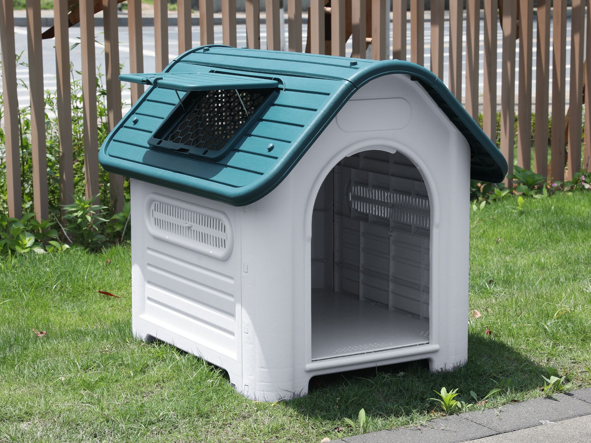 Medium Plastic Dog House with Window - Blue